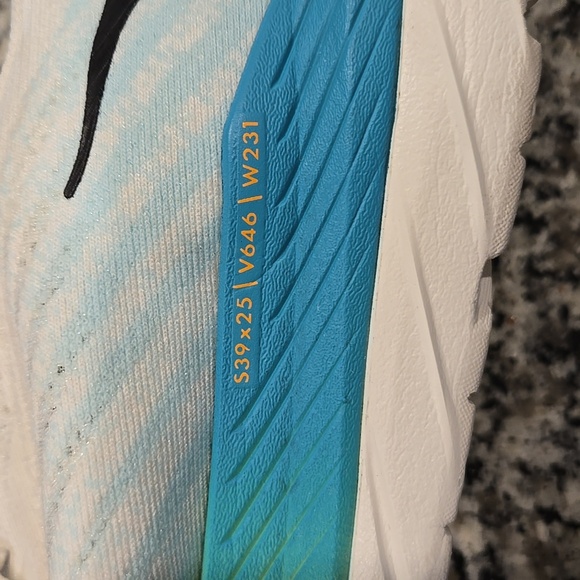 HOKA ONE ONE. MACH 5. WHITE AND BLUE GLASS SNEAKERS. SIZE 9D. - Picture 15 of 16